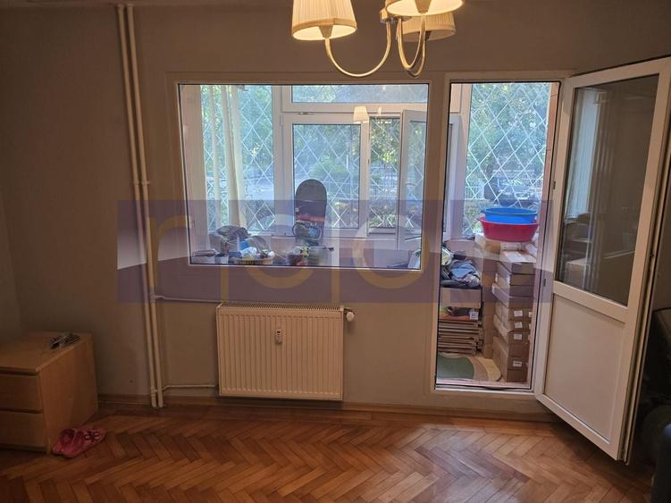 Apartament cu 3 camere decomandat în Dristor