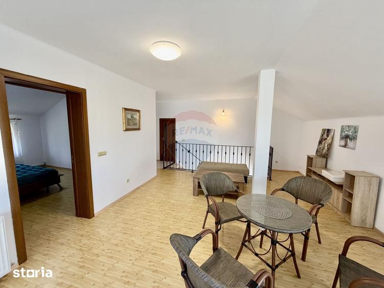 Casă cu 5 camere cu Teren 3400 Mp în Garoafa