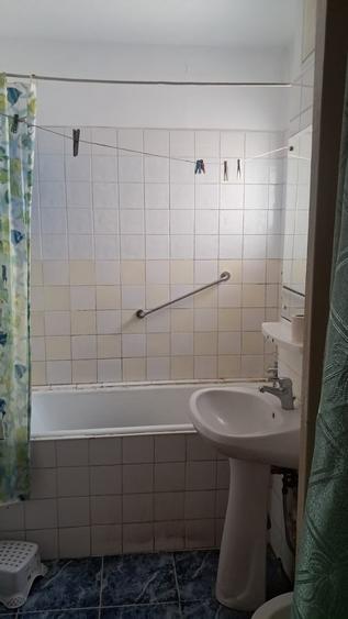 Apartament cu 3 camere decomandat în Tineretului