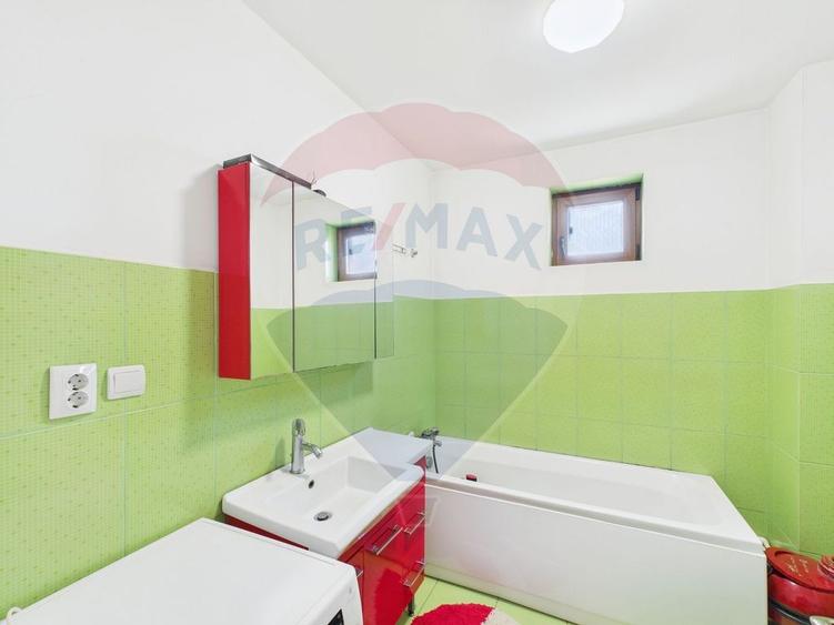 Casă cu 5 camere cu Teren 343 Mp în Central