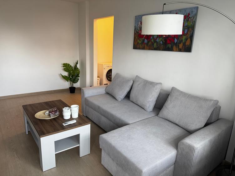 Apartament cu 2 camere semidecomandat, mobilat în Unirii