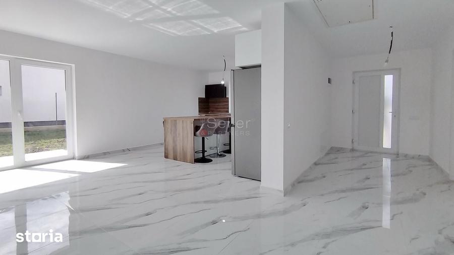 Casă cu 3 camere cu Teren 500 Mp în Noua