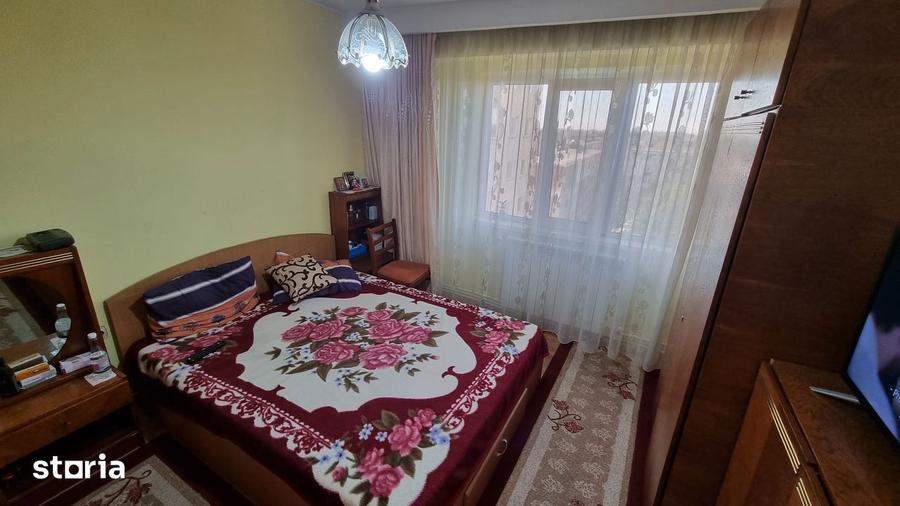 Apartament cu 3 camere decomandat, mobilat în Sud