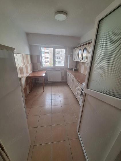 Apartament cu 3 camere decomandat în Sud