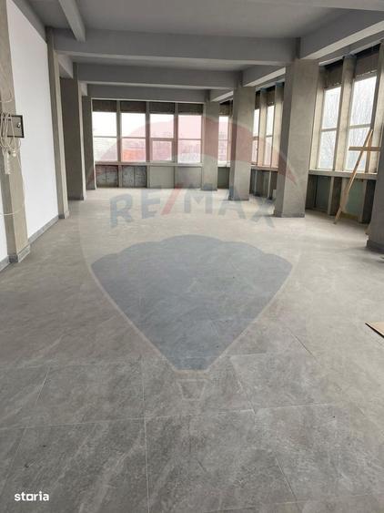 Spațiu comercial, de 995 mp, în Bucur Obor