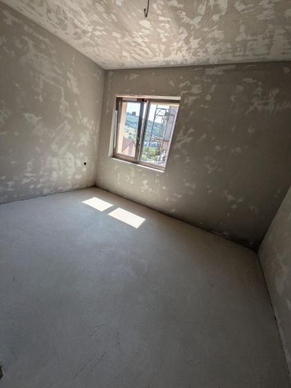 Duplex cu 5 camere cu Canalizare în Florești