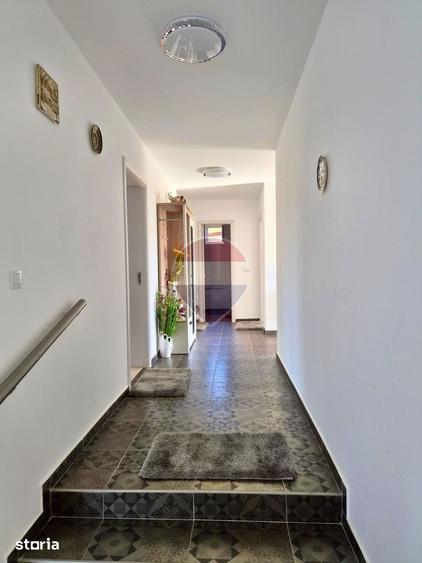 Casă cu 4 camere cu Teren 2575 Mp în Iordăcheanu