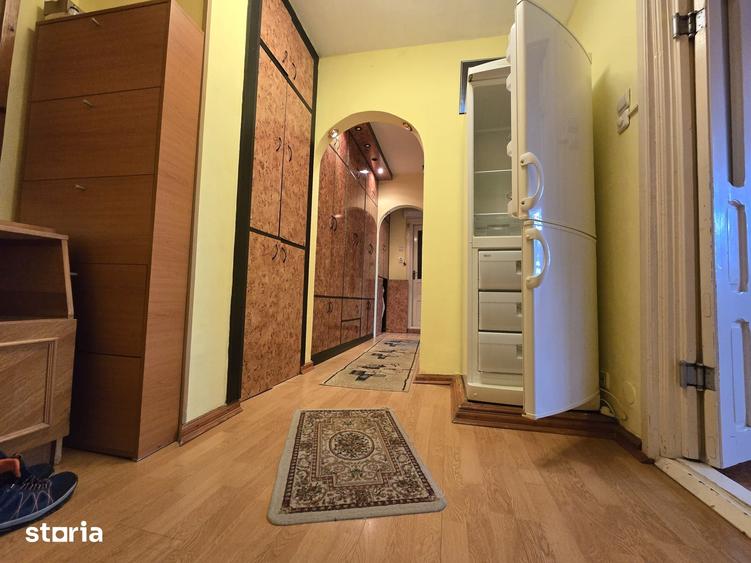 Apartament cu 3 camere decomandat în Central