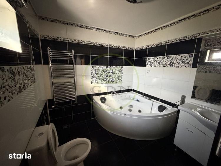Casă cu 4 camere cu Teren 1250 Mp în Malu Mare