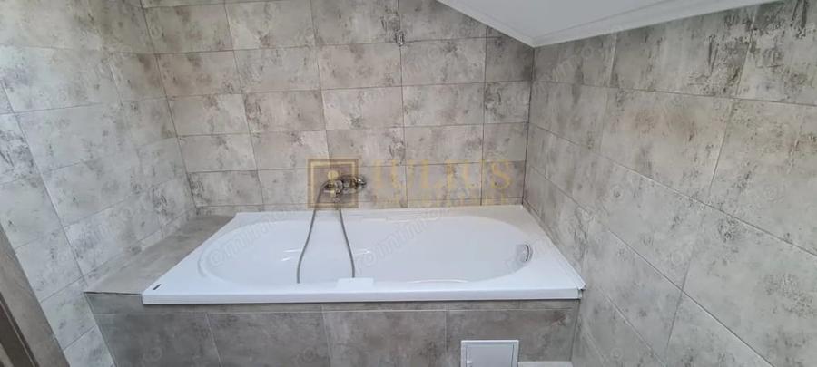 Apartament cu 3 camere decomandat în Spitalul Județean