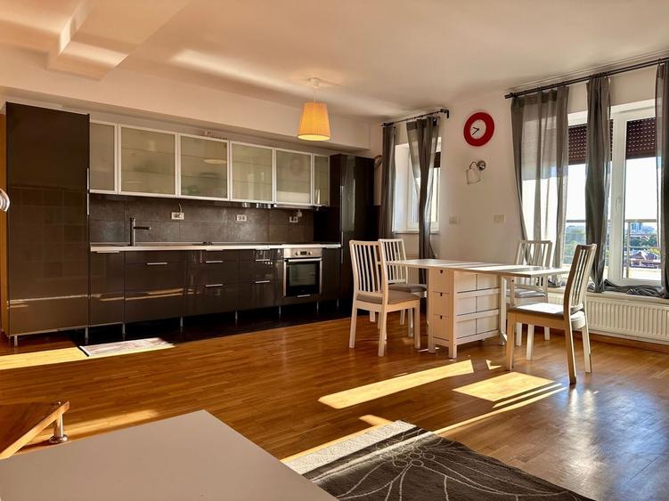 Apartament cu 4 camere semidecomandat, mobilat în Decebal