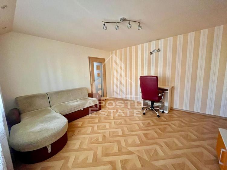 Apartament cu 3 camere decomandat, mobilat în Aradului