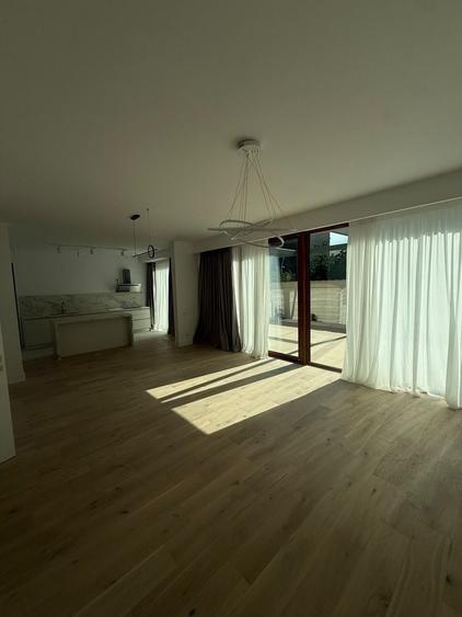Casă cu 5 camere cu Canalizare în Pipera