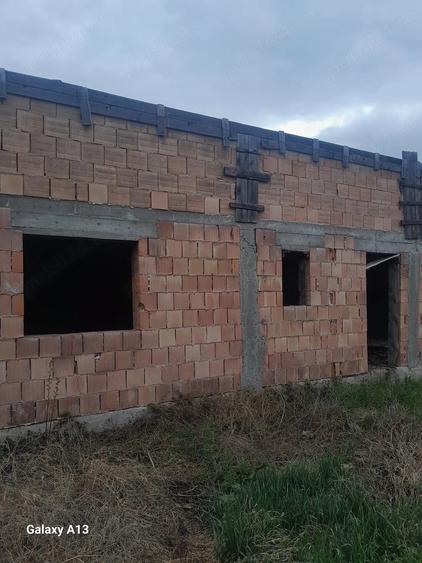 Casă cu Teren 300 Mp în Micești