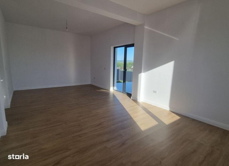 Casă cu 4 camere în Valea Adâncă