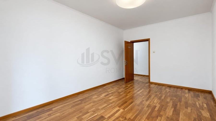 Apartament cu 8 camere decomandat în Kiseleff