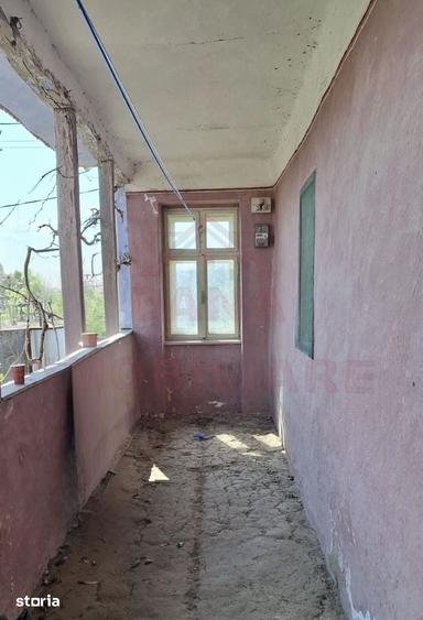 Casă cu 3 camere decomandat cu Teren 4636 Mp în Central
