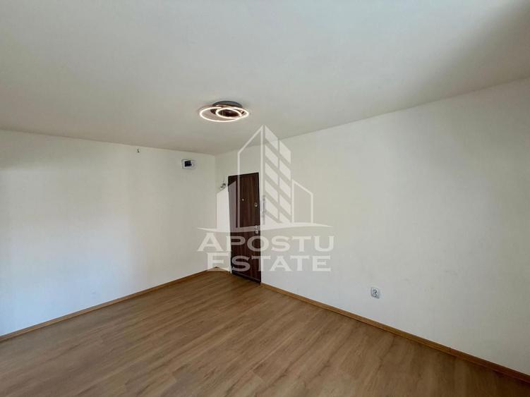 Apartament cu 2 camere semidecomandat în Soarelui