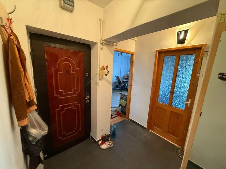 Apartament cu 3 camere decomandat în Filiași