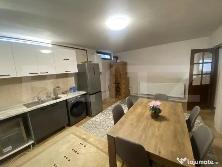 Casă cu 7 camere cu Teren 1100 Mp în Bucov