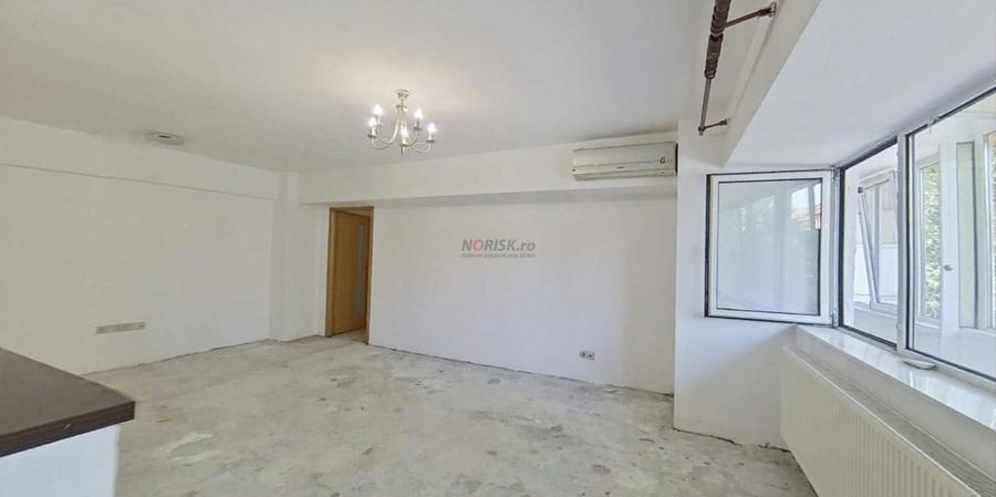 Apartament cu 3 camere semidecomandat în Lacul Tei