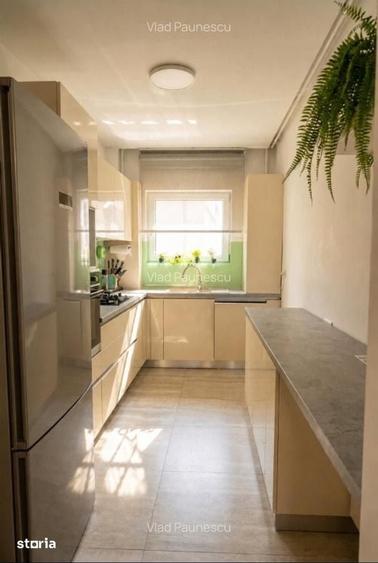Apartament cu 3 camere semidecomandat în Tei