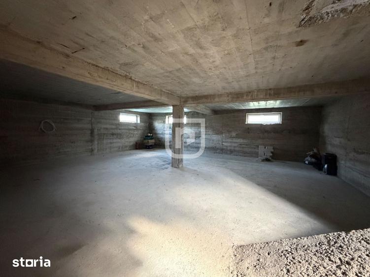 Casă cu 8 camere cu Teren 1143 Mp în Șcheia