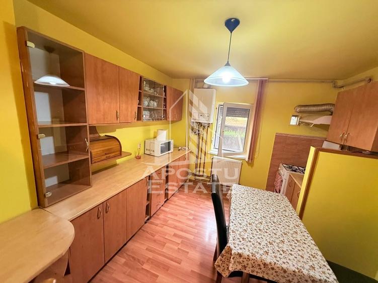 Apartament cu 2 camere semidecomandat, mobilat în UMT