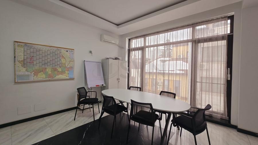 Casă individuală cu 7 camere cu Canalizare în Floreasca