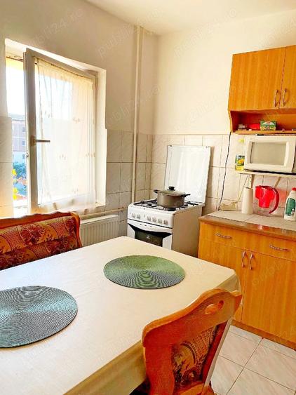 Apartament cu 3 camere decomandat în Aradului