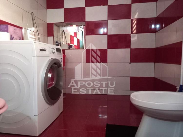 Casă individuală cu 8 camere cu Canalizare în Nord