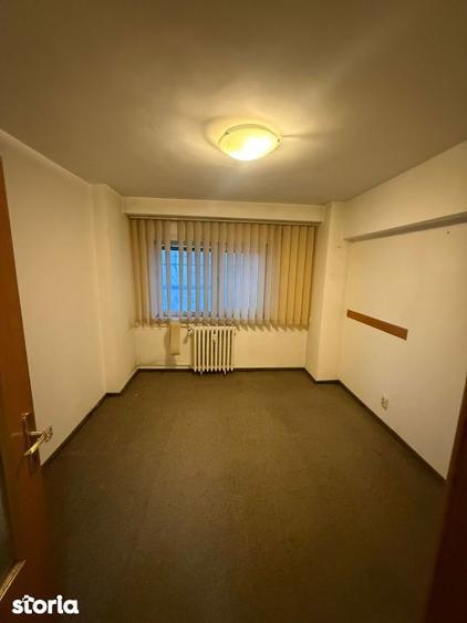 Apartament cu 3 camere în Decebal