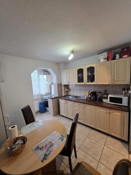 Apartament cu 3 camere semidecomandat în Central
