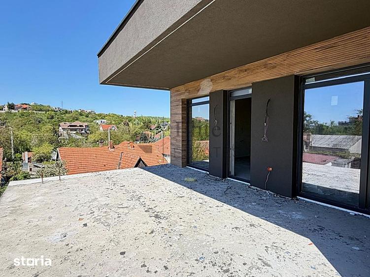 Casă cu 5 camere cu Teren 1050 Mp în Iorga