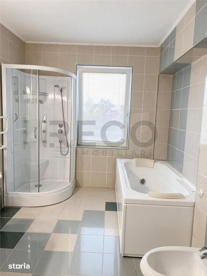 Casă cu 5 camere cu Teren 8030 Mp în Sânmartin