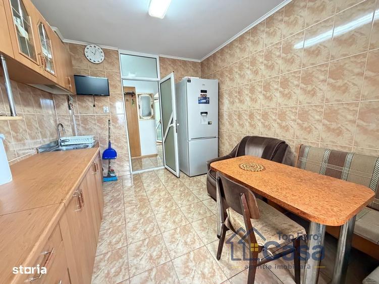 Apartament cu 4 camere decomandat în Central
