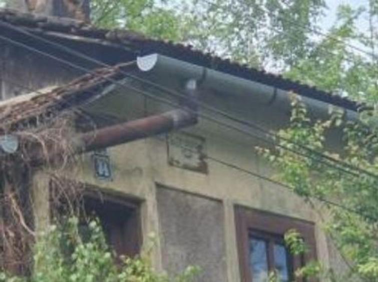 Casă cu 1 camere cu Teren 290 Mp în Petros