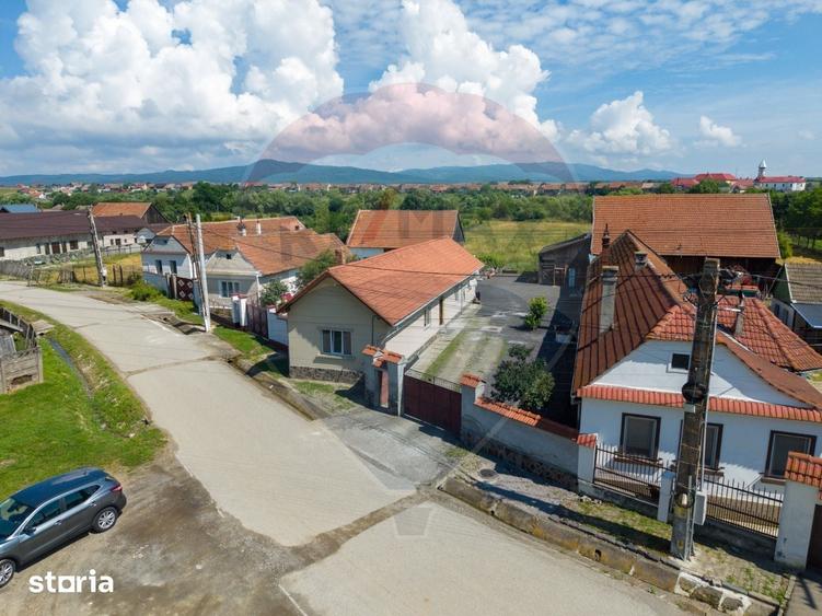 Casă cu 4 camere cu Teren 2259 Mp în Dumbrăvița