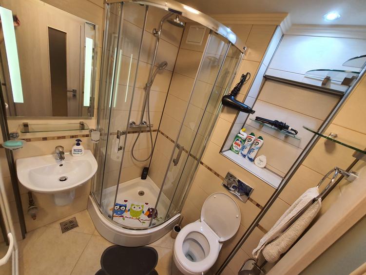 Apartament cu 3 camere semidecomandat, mobilat în Complex Studențesc