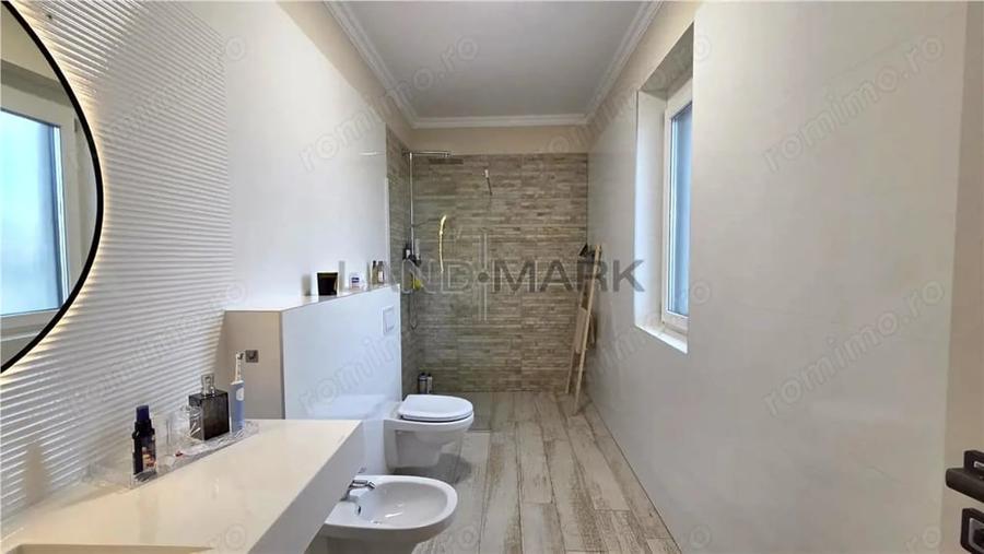 Casă cu Teren 640 Mp în Central