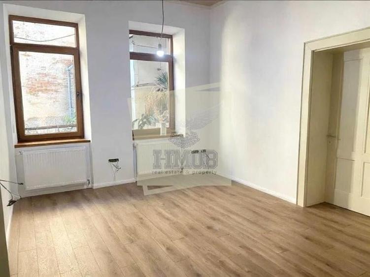 Apartament cu 3 camere semidecomandat în Aeroport