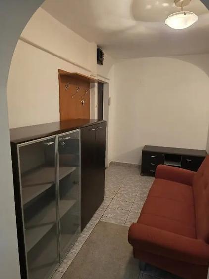 Garsonieră decomandată în Basarab