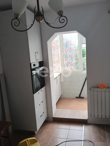 Apartament cu 3 camere decomandat, mobilat în Lipovei
