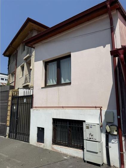 Casă individuală cu 3 camere cu Canalizare în Iancului