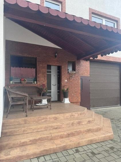 Casă individuală cu 7 camere cu Canalizare în Exterior Est