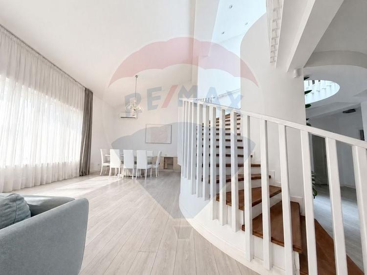 Casă individuală cu 6 camere cu Teren 572 Mp în Central