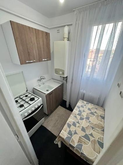 Garsonieră decomandată în Central