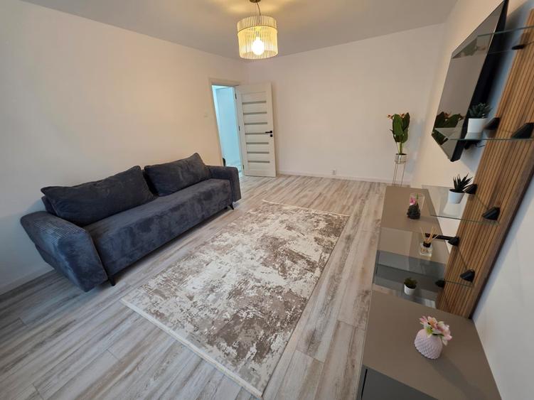 Apartament cu 2 camere decomandat, mobilat în Băneasa
