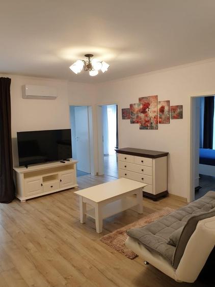 Apartament cu 3 camere decomandat în Exterior Vest
