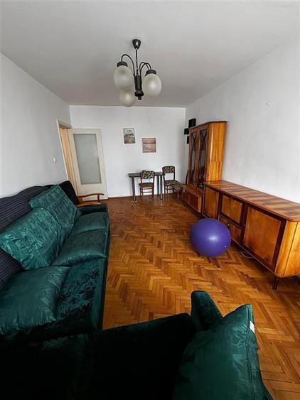Apartament cu 3 camere decomandat în Complex Studențesc